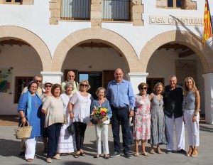 L’alcalde de Santa Eulària des Riu, Vicent Marí, ha rebut aquest matí a María Luisa Tortosa  Sobejano, una dóna madrilenya de 97 anys que en fa més de 50 que estiueja  amb la seva família a Santa Eulària.