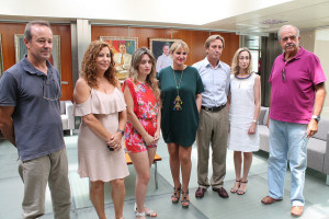 La consellera Marta Díaz junto a los vecinos de Es Fornàs y las concejalas de Sant Antoni.