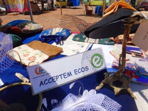 Varios artículos de artesanía puestos a la venta en el Mercat de Forada.