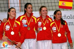 Cristina Ferrer, Laura Palacio, Cristina Vizcaíno y Raquel Sánchez, con la medalla de oro. Foto: RFEK