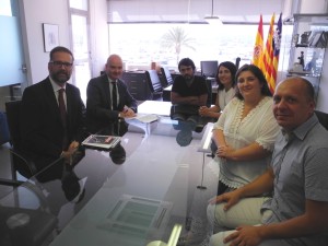 Una imagen de la visita de Tim Hemmings al Ayuntamiento de Sant Antoni.