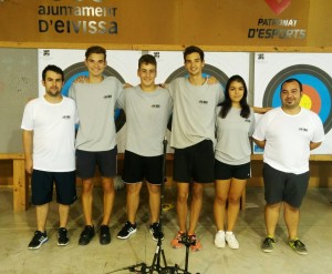 Denis Catalin, Adrià Prats, Pablo Orozco y Sara Díez, junto a los técnicos Raúl Riera y Vicent Ribas.