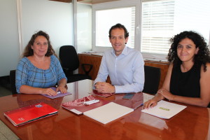 Marc Pons, Viviana de Sans y la a gerente de l'Institut Balear de la Vivenda (IBAVI), Maria Antònia Garcías, en una imagen de archivo.