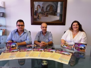 Raúl Díaz, José Riera y Cristina Ribas, durante la presentación de las fiestas de Sant Mateu,