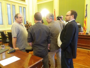 Reunión de la comisión de las autovías de Ibiza en la sede del Parlament balear. 