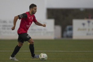 Un jugador del Formentera, en un partido de esta campaña. Foto: Paco Natera (Fútbol Pitiuso)