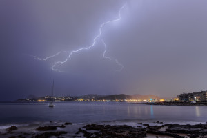 Rayos sobre Ibiza. Fotos: Jorge Páez Martinez