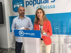 Carmen Ferrer y Vicent Roig en la rueda de prensa celebrada hoy.