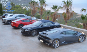 Los coches de alta gama que el traficante tenía en su casa de Sant Josep. 