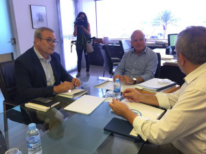 Vicent Torres, José Tur 'Cires' y Gonzalo Juan, durante la reunión de esta mañana.