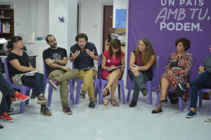 La sede de Podemos Eivissa acoge una reunión abierta entre simpatizantes, ciudadanía y cargos electos, en los que éstos rinden cuenta de sus actividades como cargos públicos.