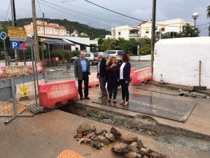 Representantes populares del Consell y del Consistorio, en las obras de Jesús. 