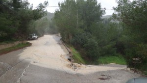 Los vecinos denuncian vertidos de la cantera de ses Planes al torrente de sa Font.