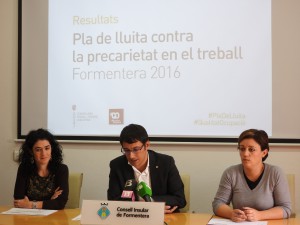 El conseller de Treball, Iago Negueruela presenta los resultados de la campaña en Formentera. 