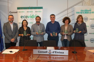 Ecovidrio entregó a representantes del Consell y de los ayuntamientos y de Ecovidrio, 