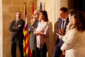 La presidenta de les Illes Balears acompanyada dels presidents de la Regió Autònoma de Sardenya, Francesco Pigliaru, i del Consell Executiu de Còrsega, Gilles Simeoni.