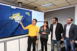 Armengol y Vidal, durante la visita a la central d'Incendis de la Conselleria de Medi Ambient, Agricultura i Pesca.