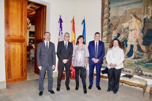 La presidenta de les Illes Balears acompanyada dels presidents de la Regió Autònoma de Sardenya, Francesco Pigliaru, i del Consell Executiu de Còrsega, Gilles Simeoni.