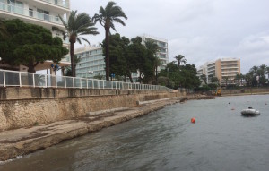 Costas está ejecutando las obras de mejora de este tramo costero de Es Viver.