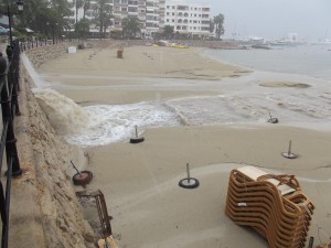 Imagen de la salida actual de pluviales de la playa de Santa Eulària.