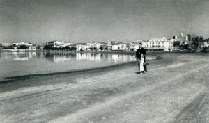 El Far de ses Coves Blanques acogerá a las 19,30 horas la inauguración de la exposición  ‘Sant Antoni de Portmany als anys 30 i 40’, que reúne imágenes de este municipio tomadas el siglo pasado y pertenecientes al Arxiu d’Imatge i So d’Eivissa (AISME).