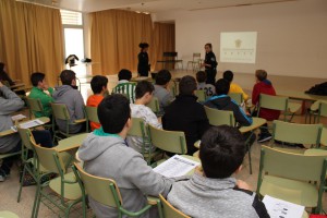 Aquesta iniciativa consisteix a la celebració de xerrades als diferents centres escolar del municipi per tal de conscienciar els alumnes de les seves responsabilitats.