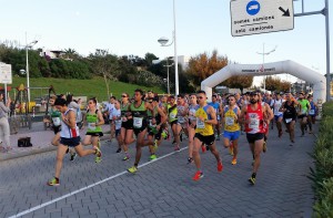 Casi tres centenares de atletas participaron en la carrera absoluta