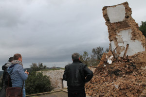 El conseller de Educación, Patrimonio, Cultura, Deportes y Juventud del Consell d'eivissa, David Ribas, ha visitado hoy los restos de la torre de can Pere Mosson, en Sant Llorenç de Balàfia, que se derrumbó ayer a causa del temporal.