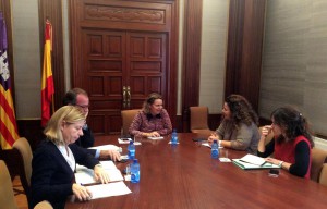 La delegada del Gobierno en Illes Balears, Maria Salom, ha mantenido hoy la primera reunión de trabajo con la consellera de Presidència del Govern balear, Pilar Costa.