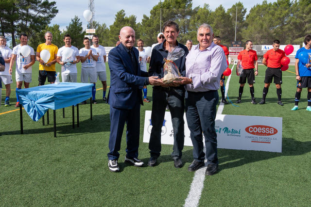 El fútbol pitiuso rinde homenaje a Toni Arabí el mejor futbolista