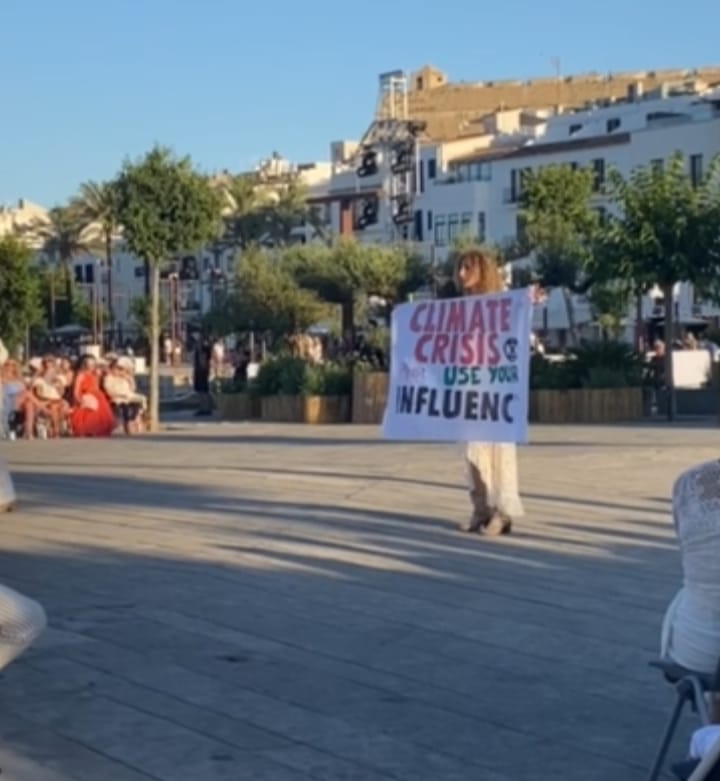 Activistas contra el cambio climático irrumpen en un desfile de